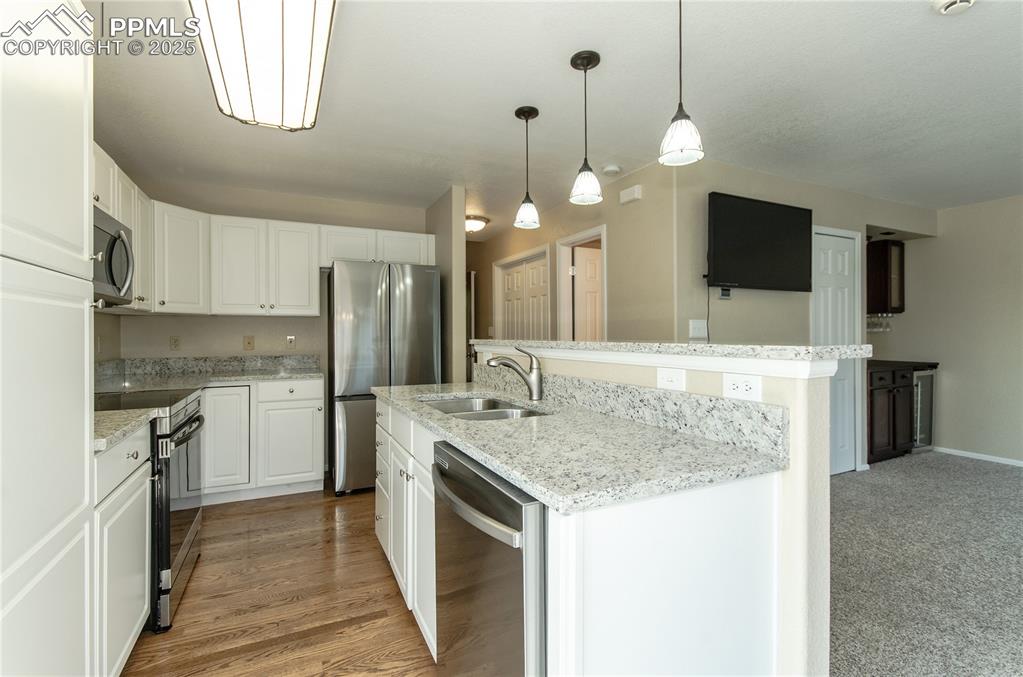 Image 6 of 45: Kitchen