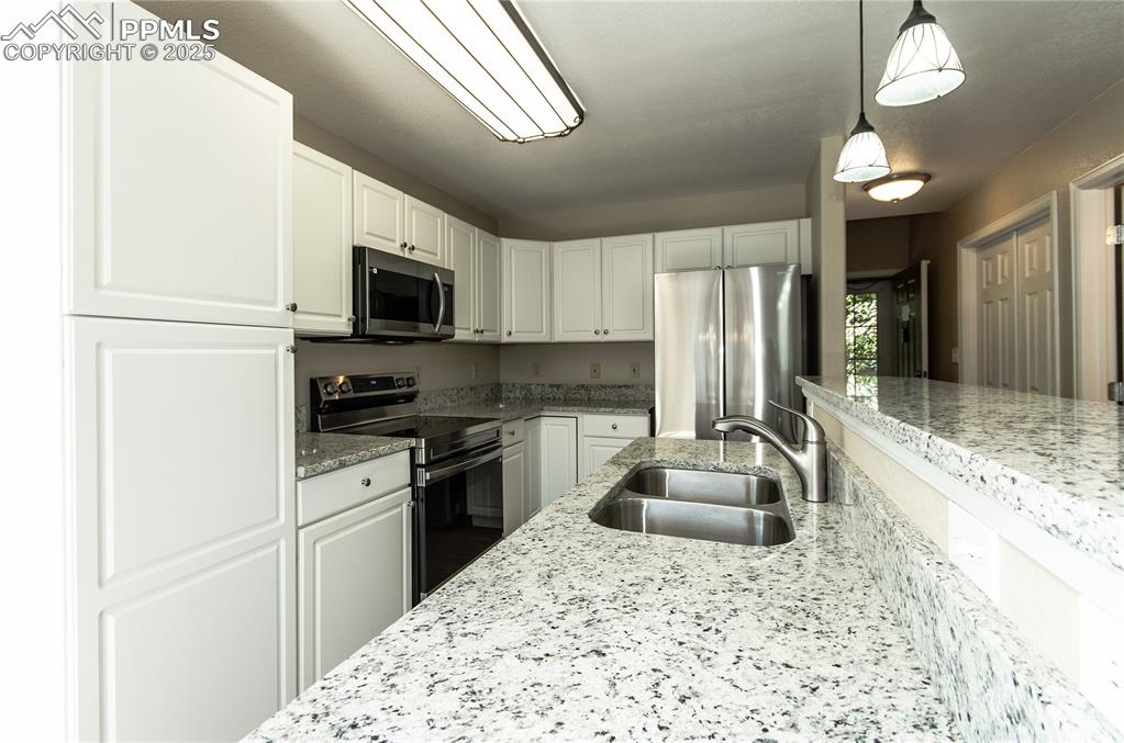 Image 8 of 45: Kitchen