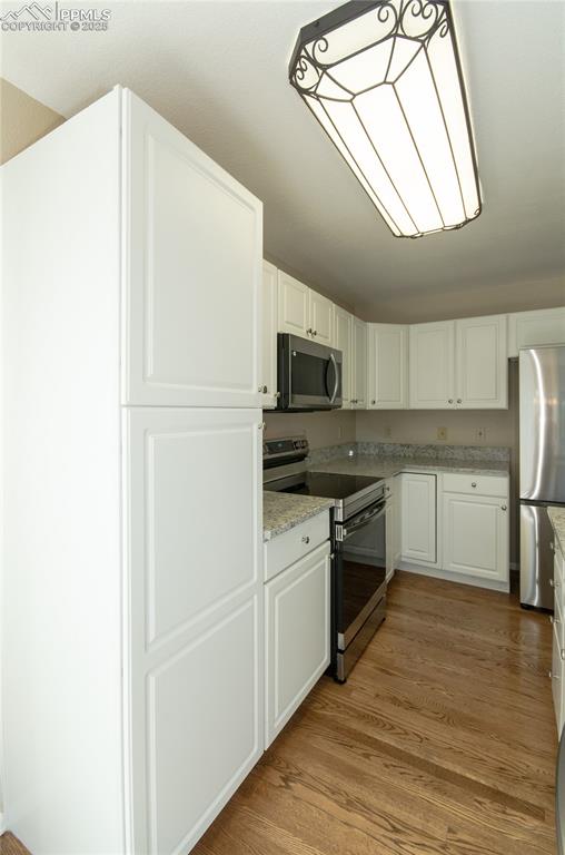 Image 9 of 45: Kitchen