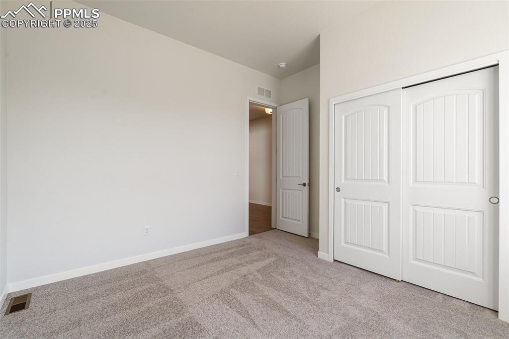 Image 5 of 7: Photos and finishes shown are for illustrative purposes