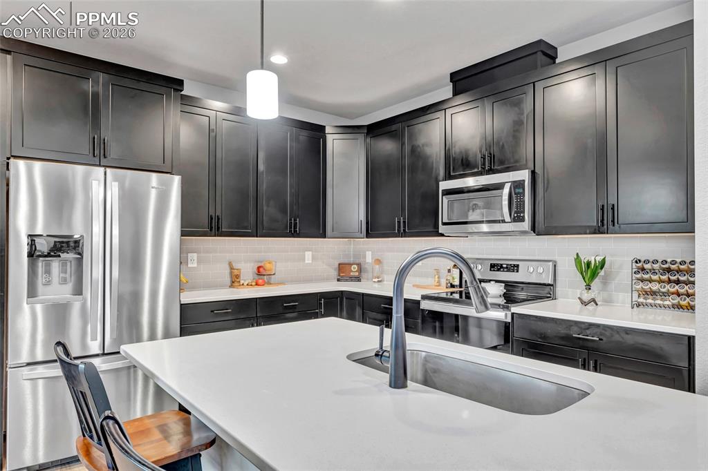 Image 17 of 49: Kitchen