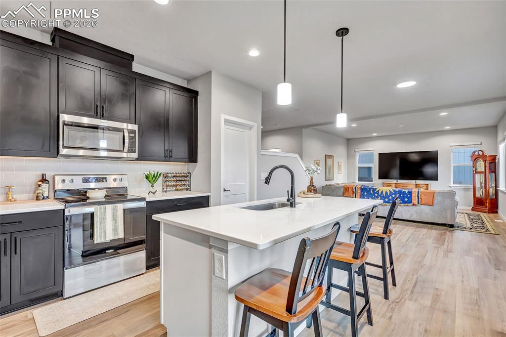 Image 18 of 49: Kitchen