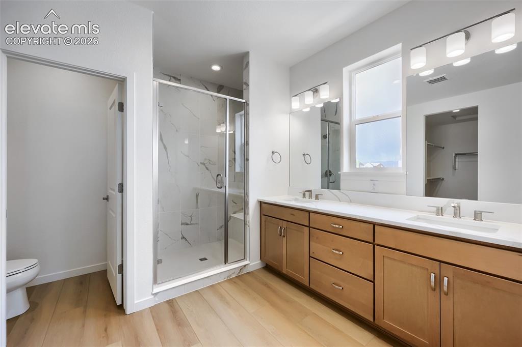 Image 10 of 17: Bathroom