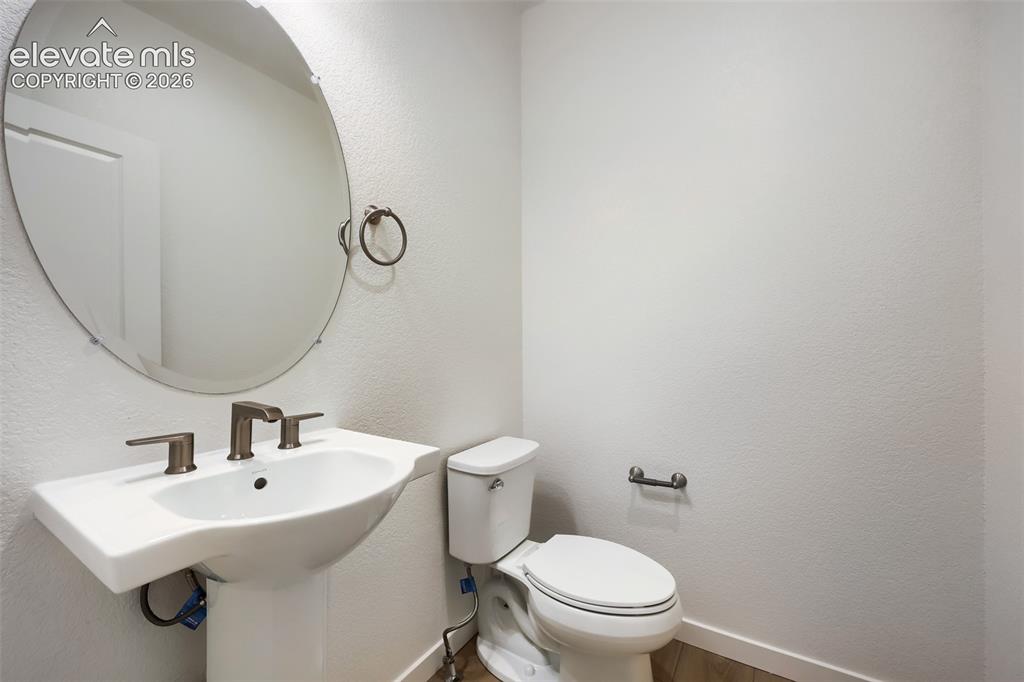 Image 15 of 17: Bathroom