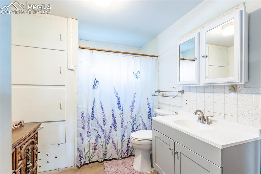 Image 15 of 29: Bedroom