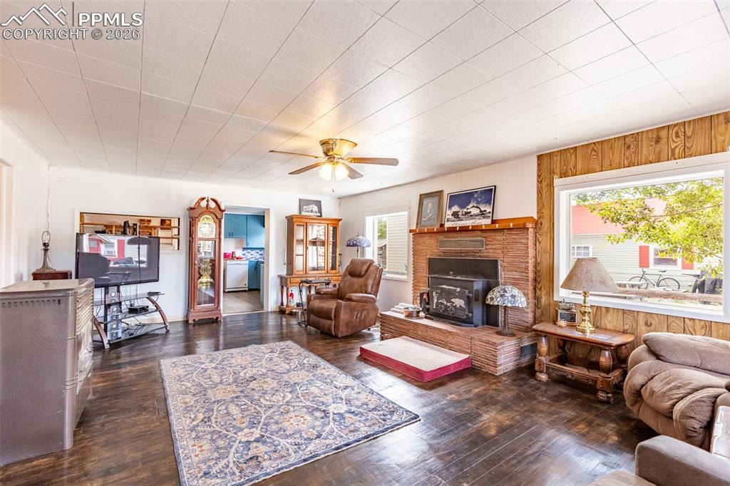 Image 8 of 29: Kitchen