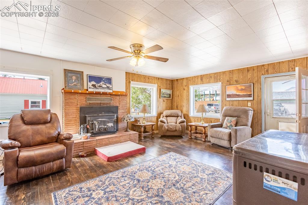 Image 9 of 29: Dining Area
