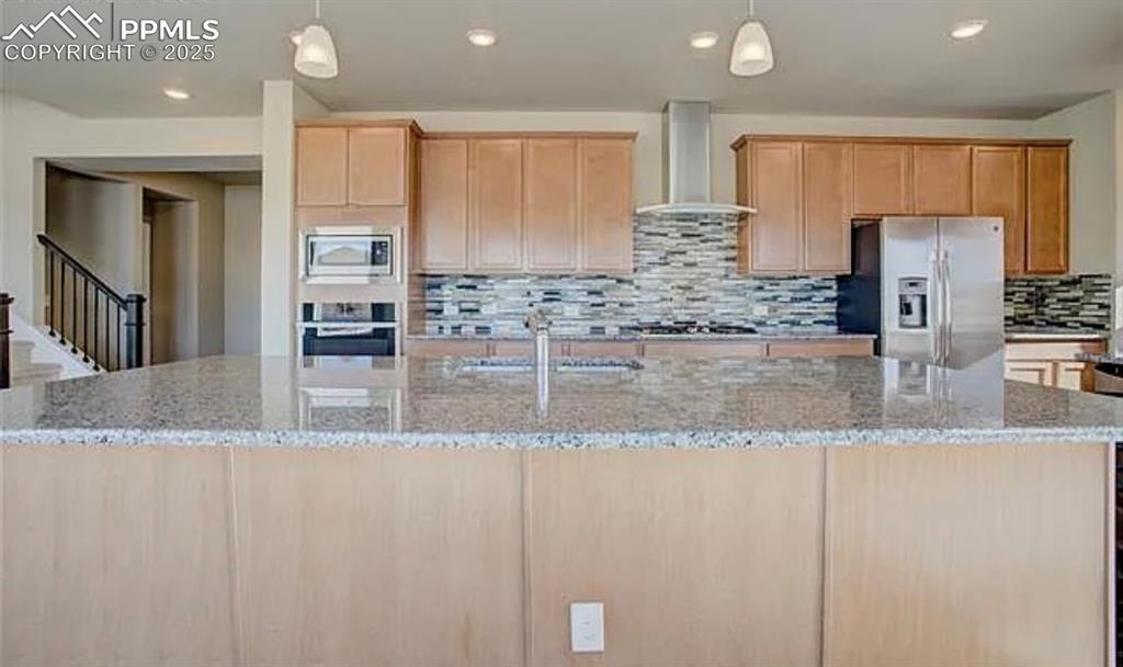 Image 10 of 38: Kitchen