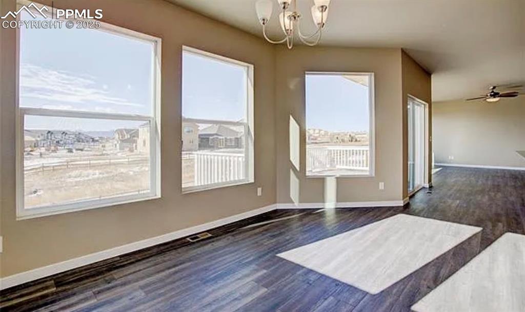 Image 12 of 38: Dining Area