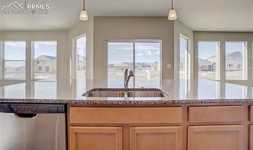 Image 16 of 38: Kitchen