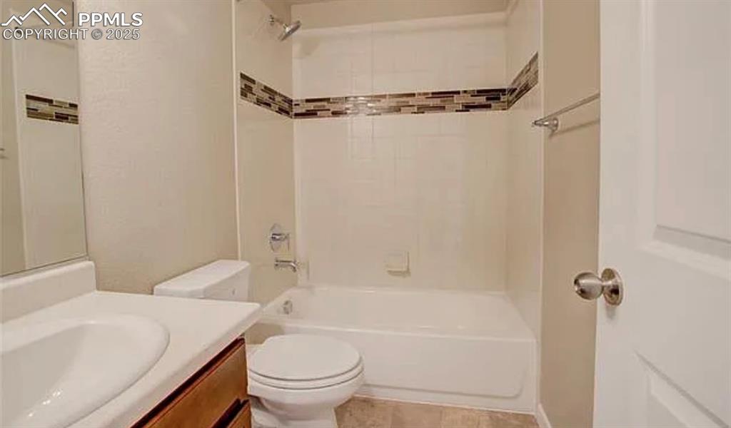 Image 28 of 38: Bathroom