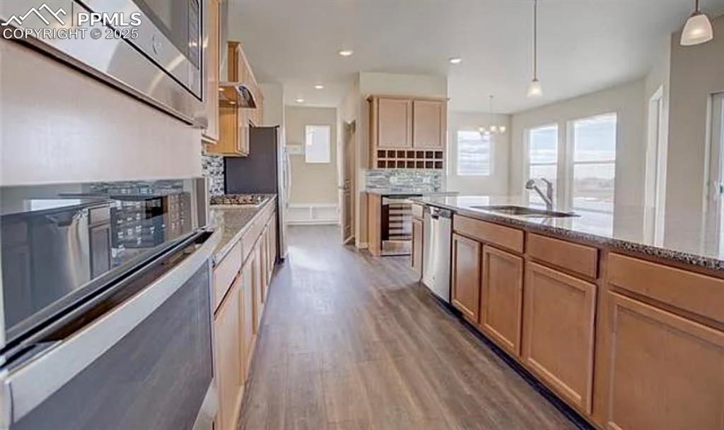 Image 8 of 38: Kitchen