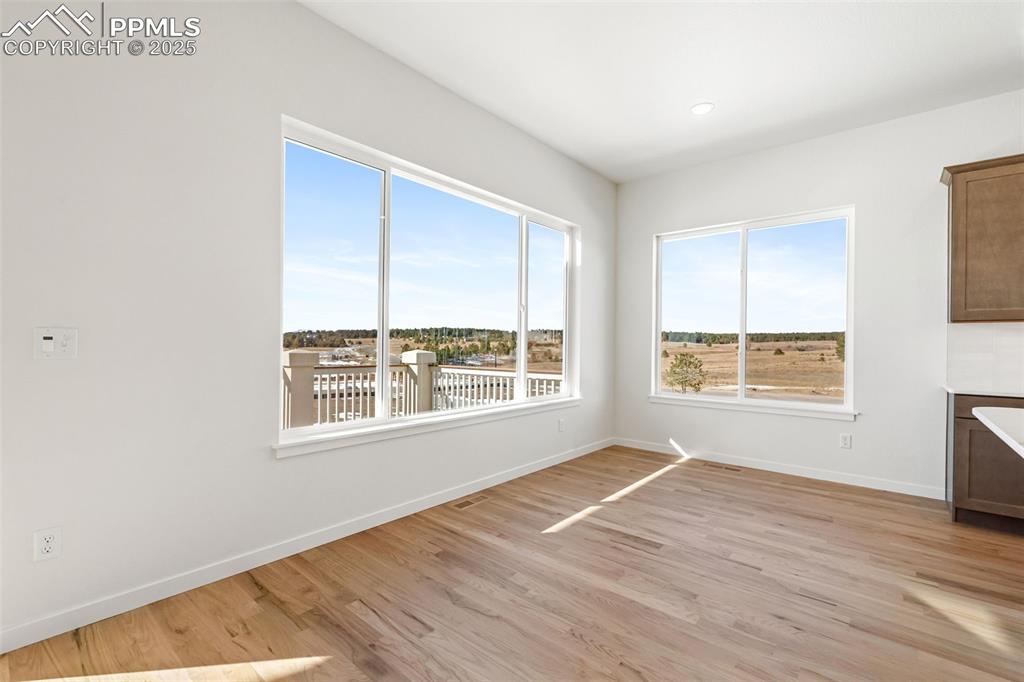 Image 19 of 50: Dining Area