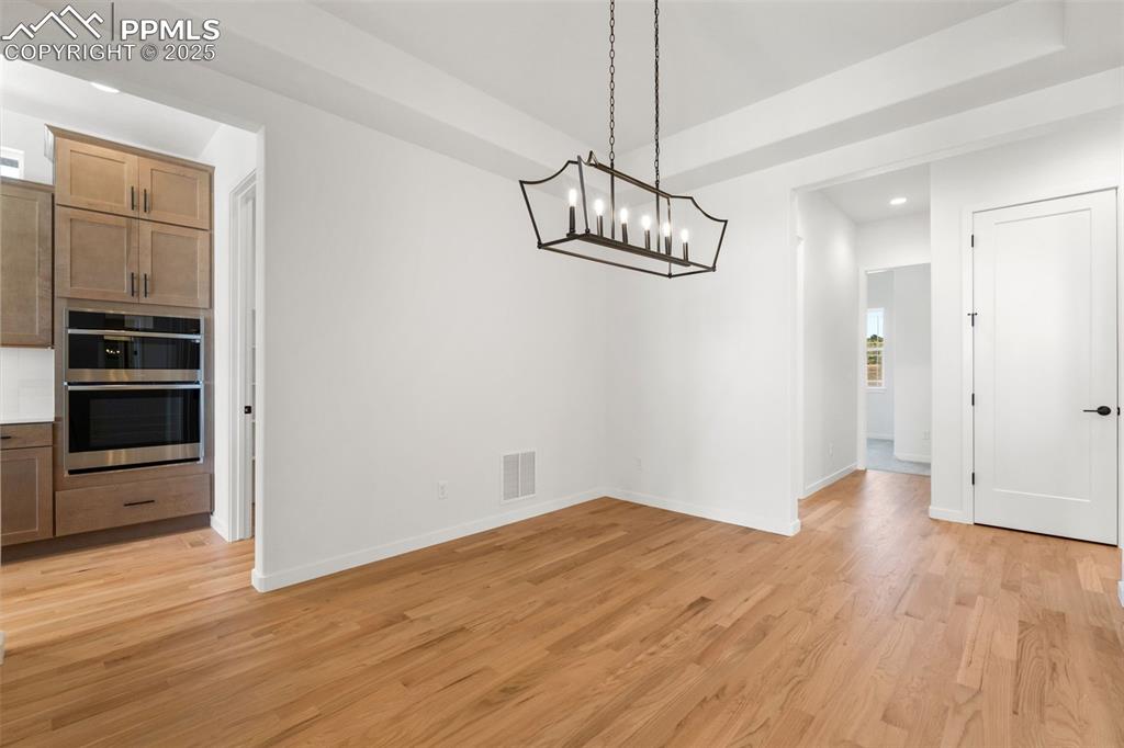 Image 20 of 50: Dining Area