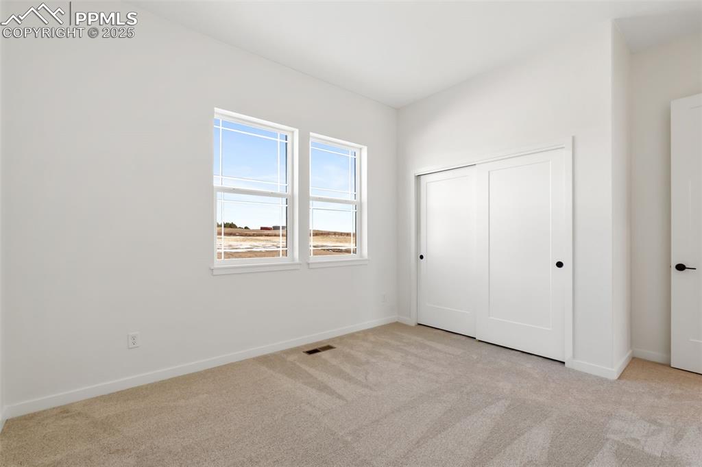 Image 27 of 50: Bedroom