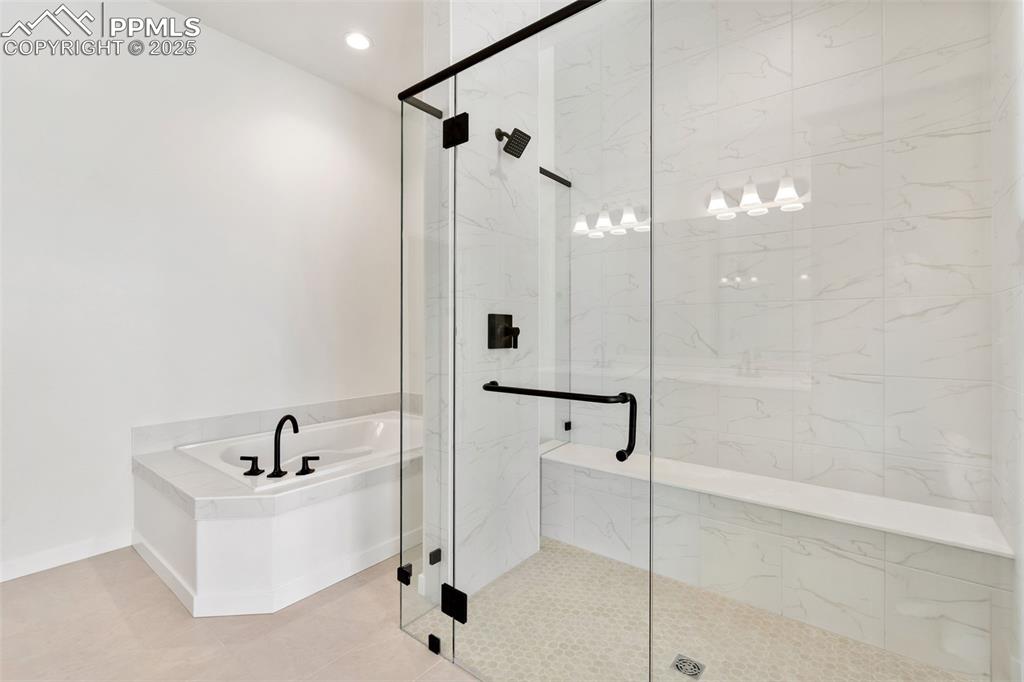 Image 35 of 50: Bathroom