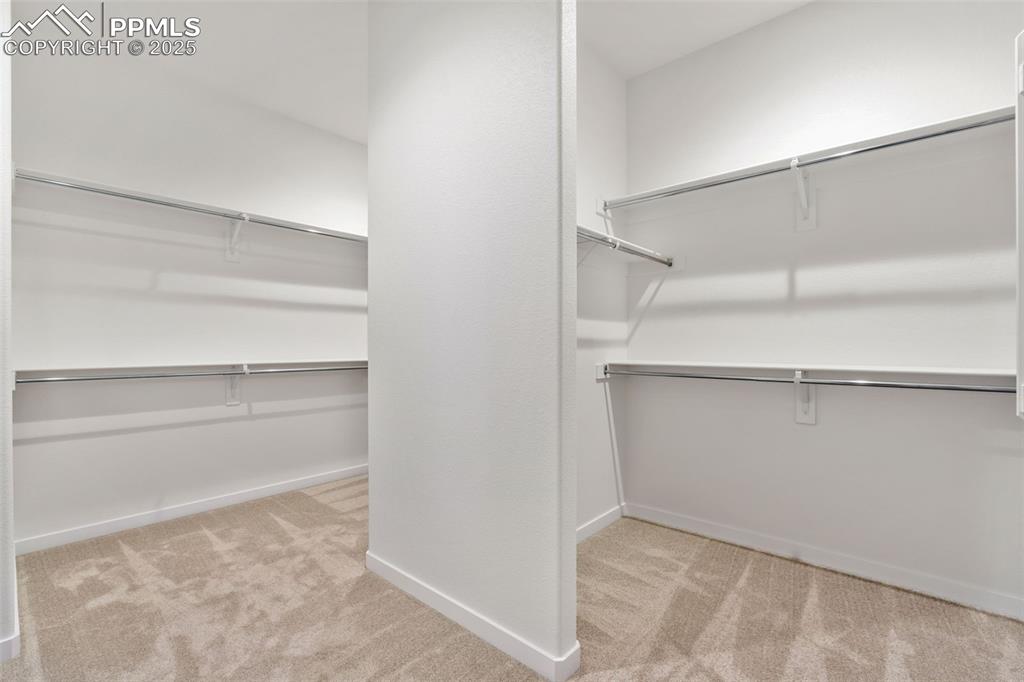 Image 38 of 50: Closet