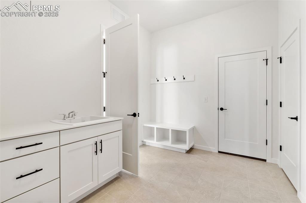 Image 40 of 50: Bathroom