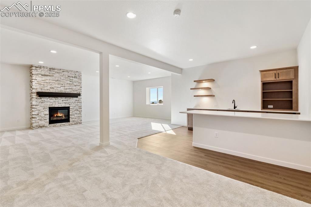 Image 41 of 50: Living Room