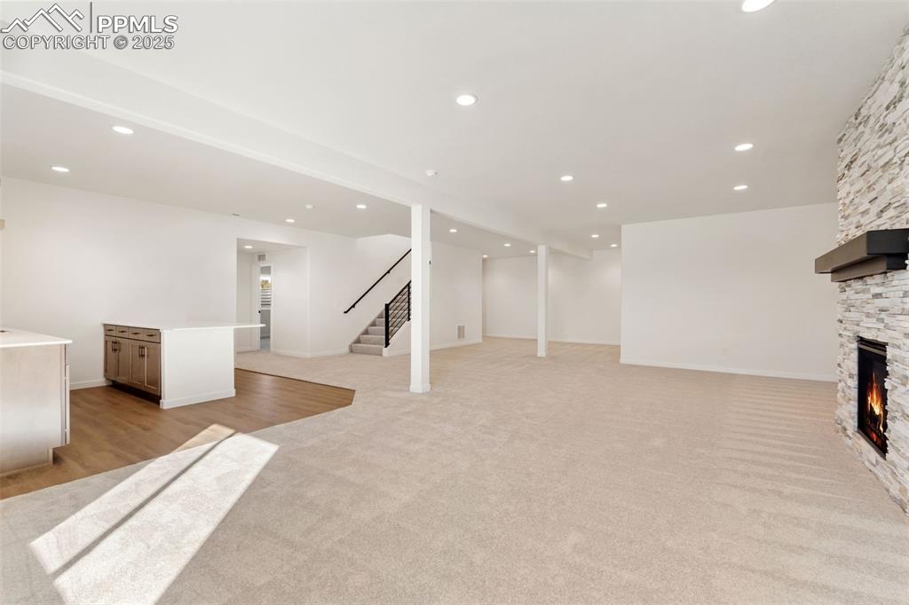 Image 44 of 50: Living Room