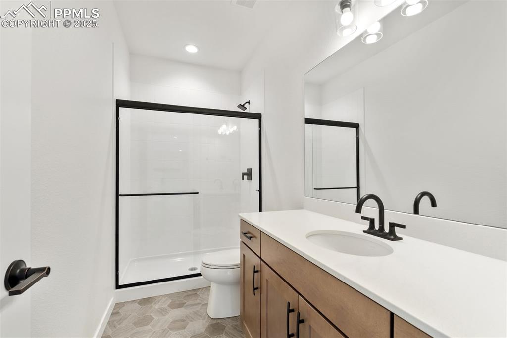 Image 46 of 50: Bathroom