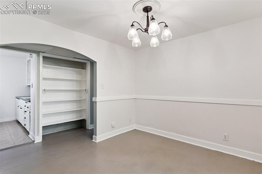 Image 14 of 37: Dining Area