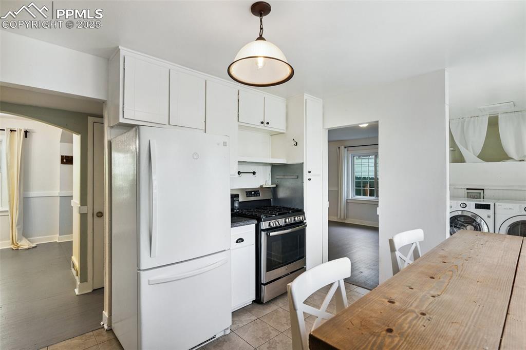 Image 16 of 37: Kitchen