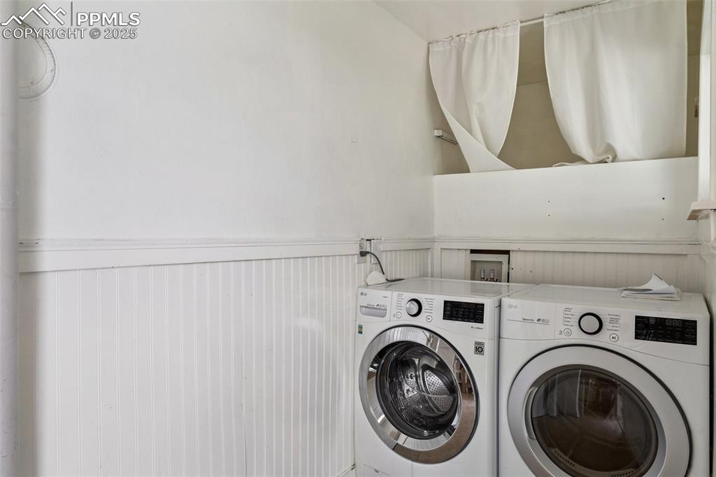 Image 29 of 37: Laundry
