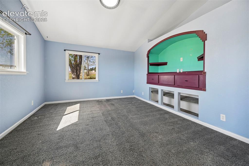 Image 19 of 49: Master Bedroom