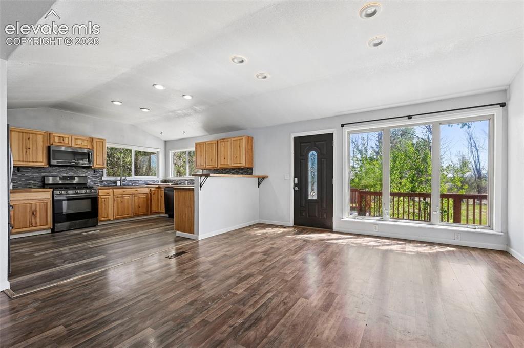 Image 8 of 49: Kitchen
