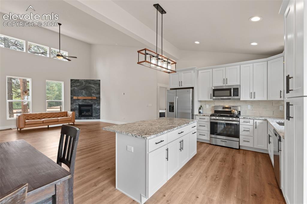 Image 8 of 32: Kitchen