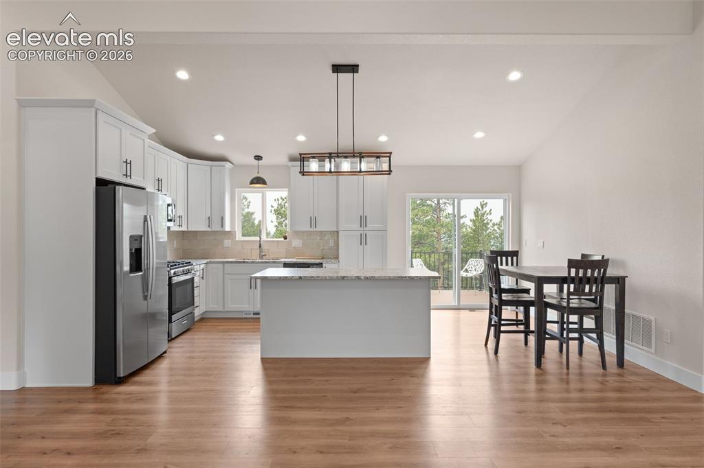 Image 9 of 32: Kitchen