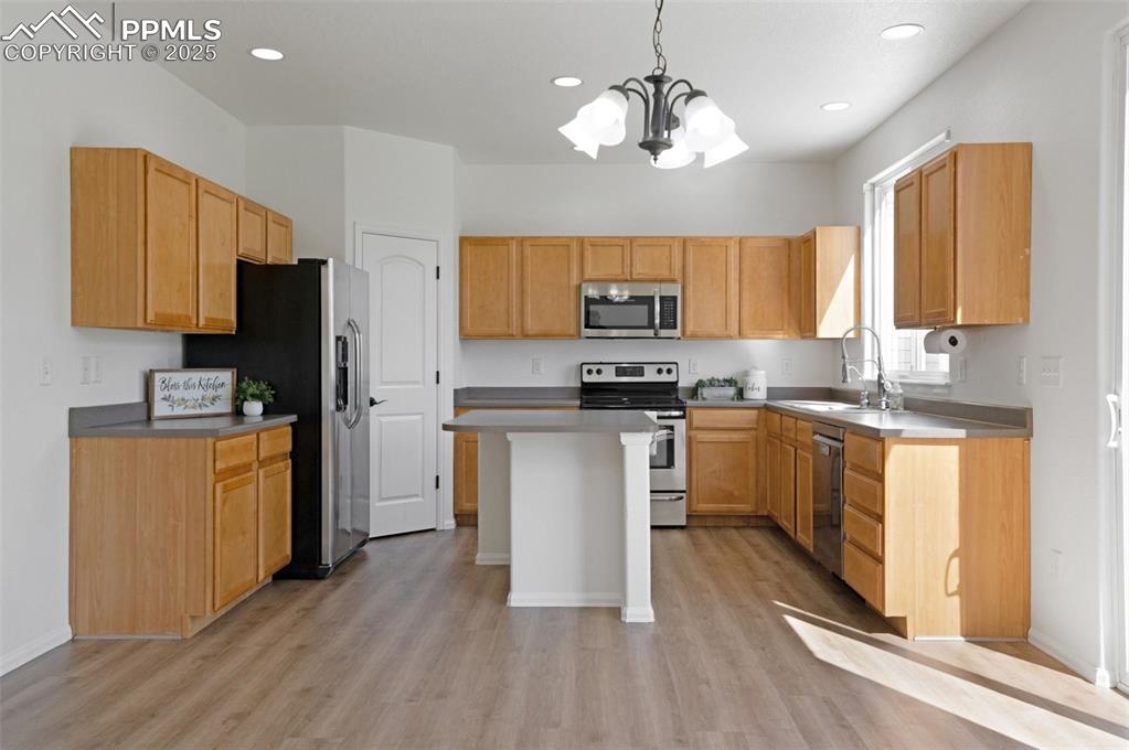 Image 11 of 49: Kitchen