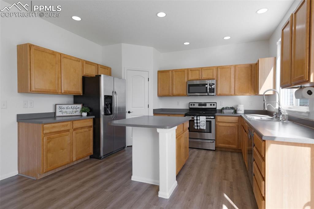 Image 12 of 49: Kitchen