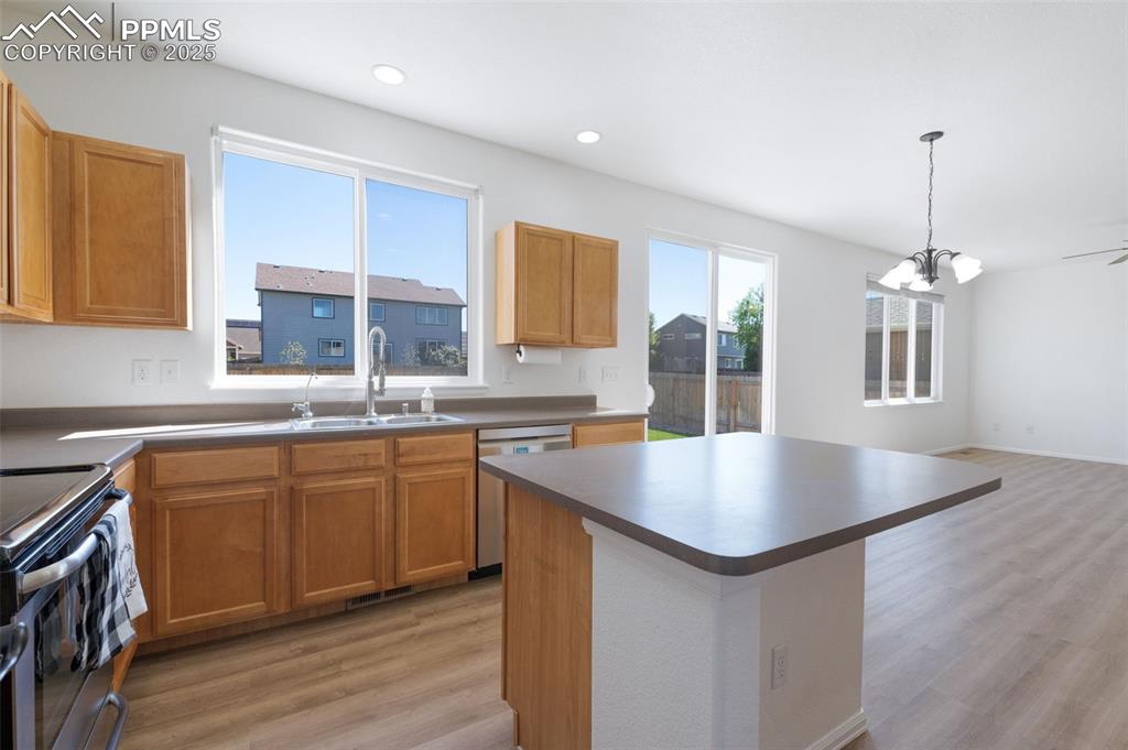 Image 14 of 49: Kitchen