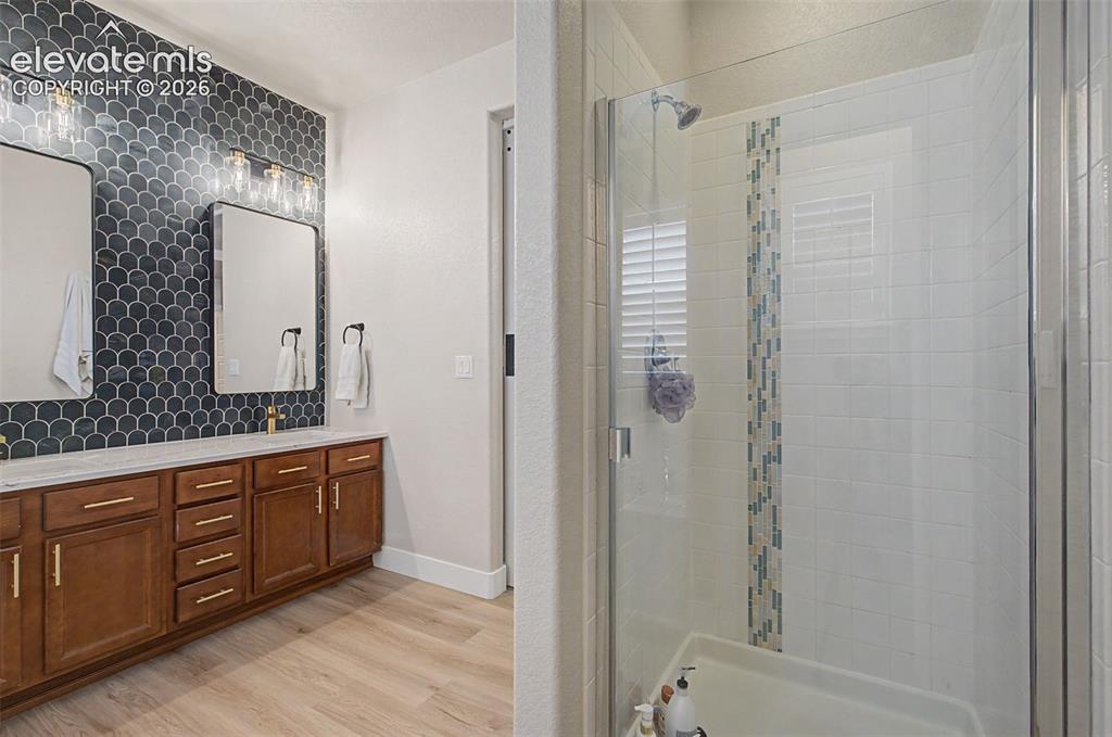 Image 19 of 34: Bathroom