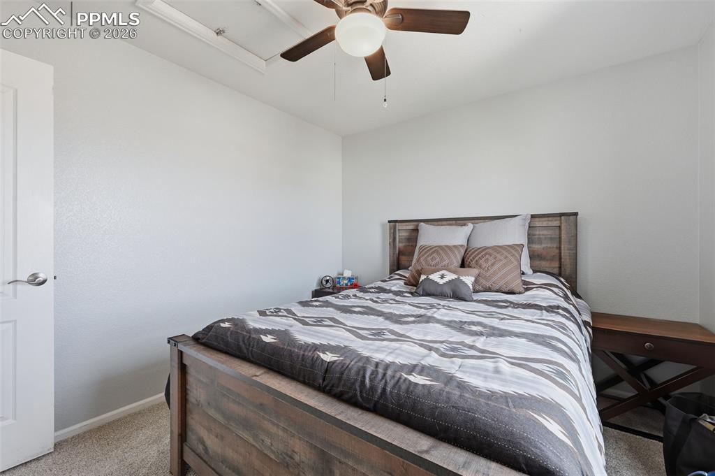 Image 11 of 24: Bedroom