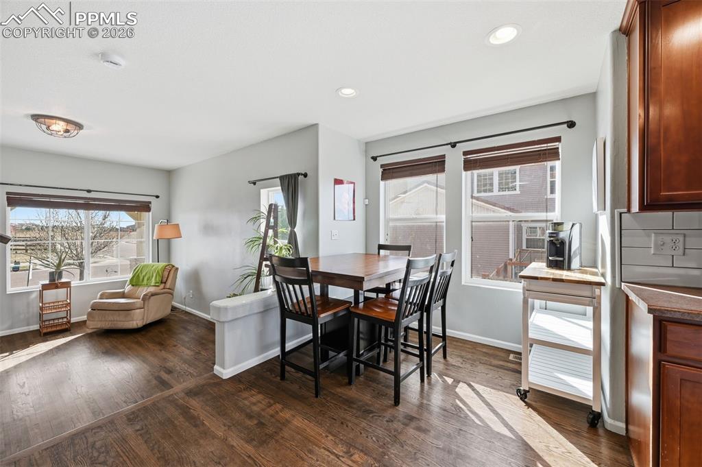 Image 5 of 24: Dining Area