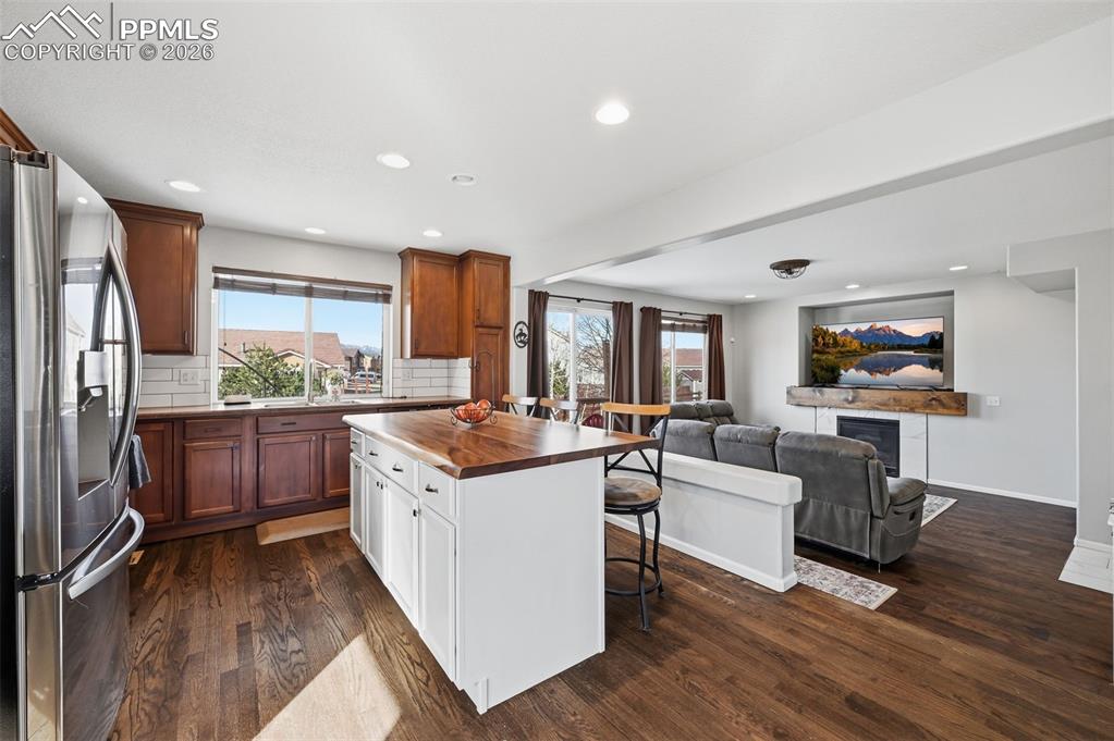 Image 6 of 24: Kitchen