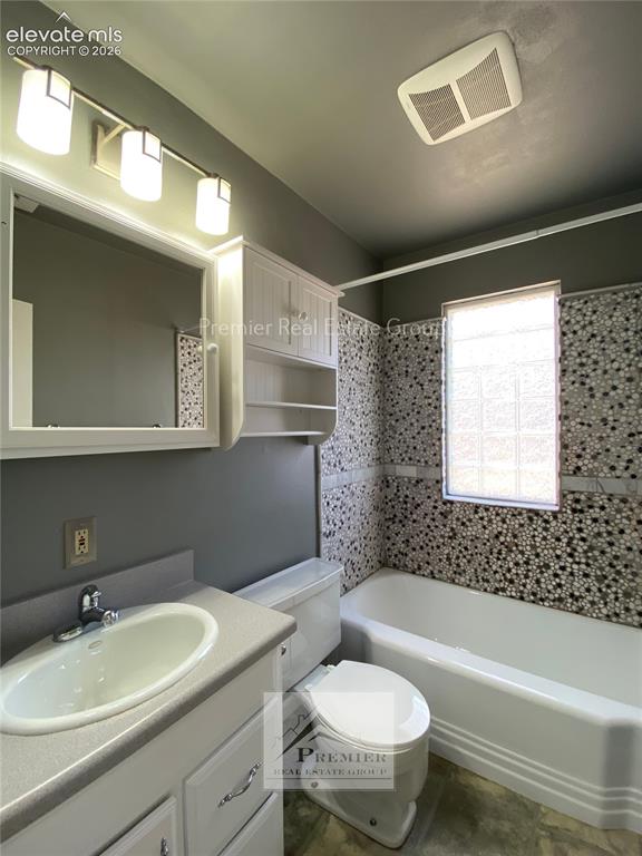 Image 8 of 15: Bathroom