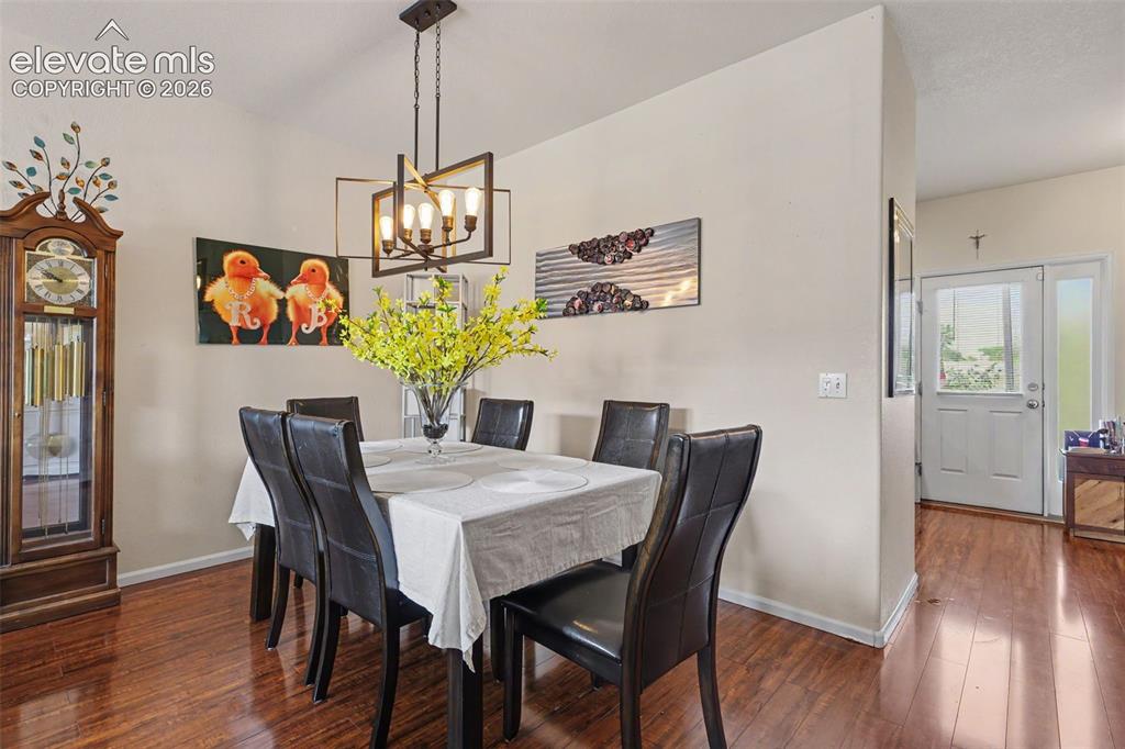 Image 10 of 30: Dining Area