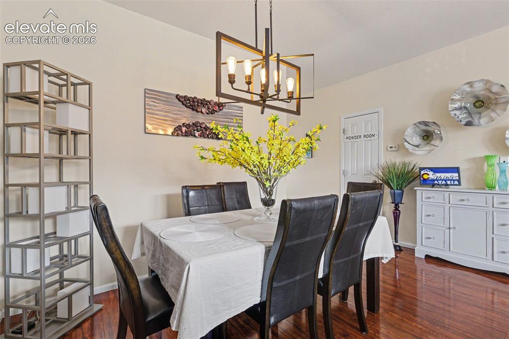 Image 11 of 30: Dining Area