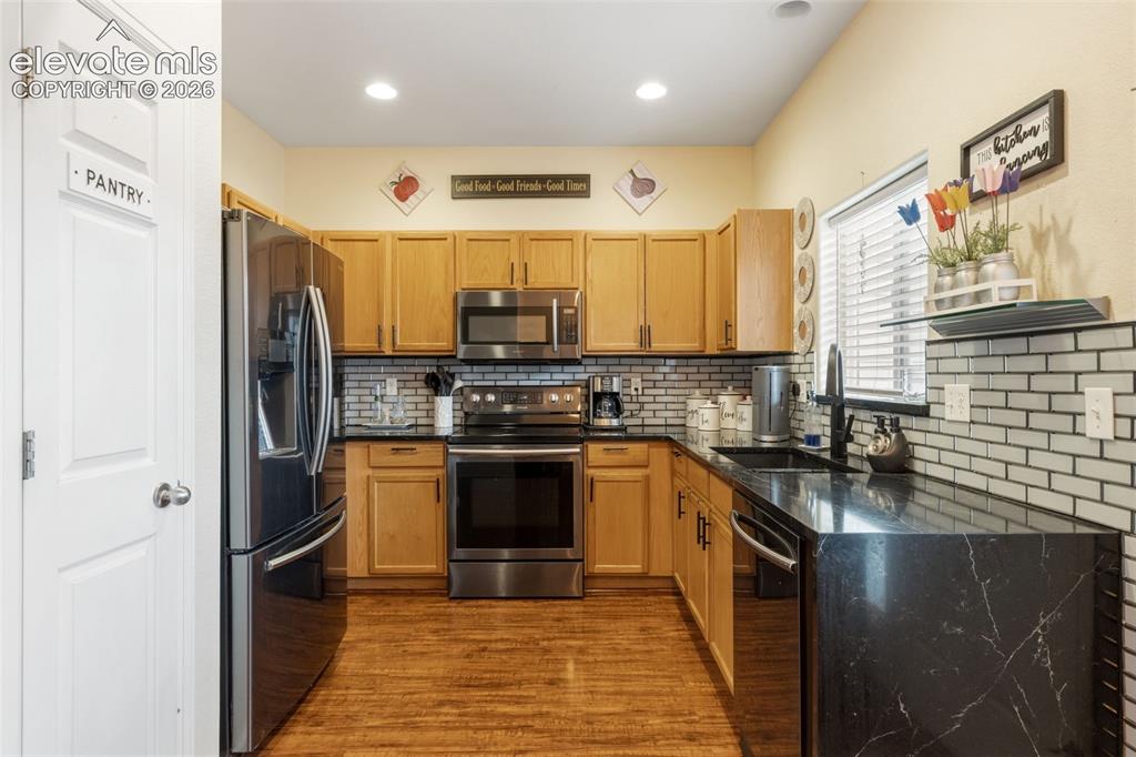 Image 13 of 30: Kitchen