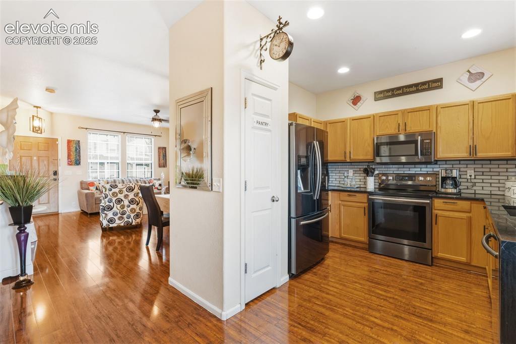 Image 14 of 30: Kitchen