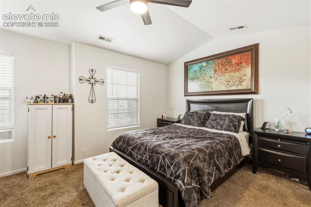 Image 19 of 30: Bedroom