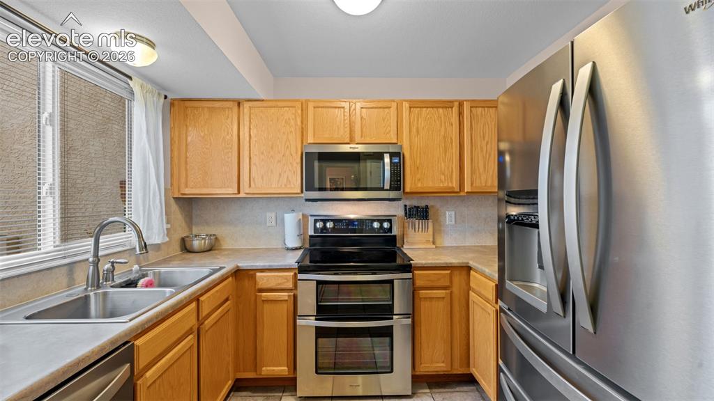 Image 8 of 28: Whirlpool Matching Appliances Included