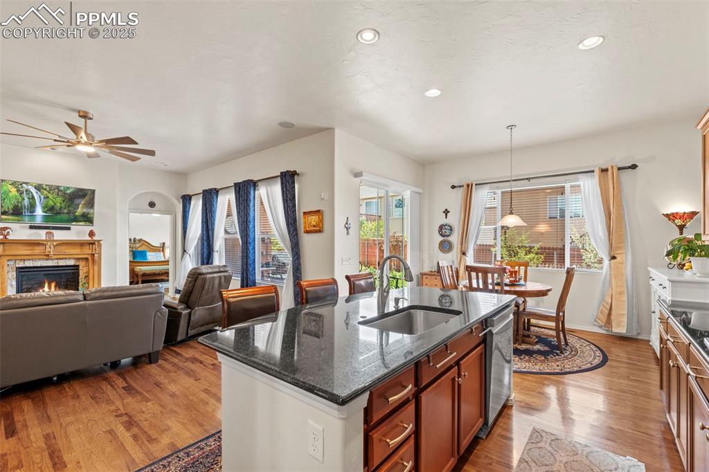 Image 14 of 46: Kitchen