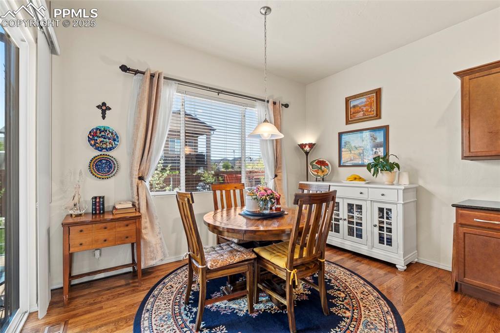 Image 15 of 46: Dining Area