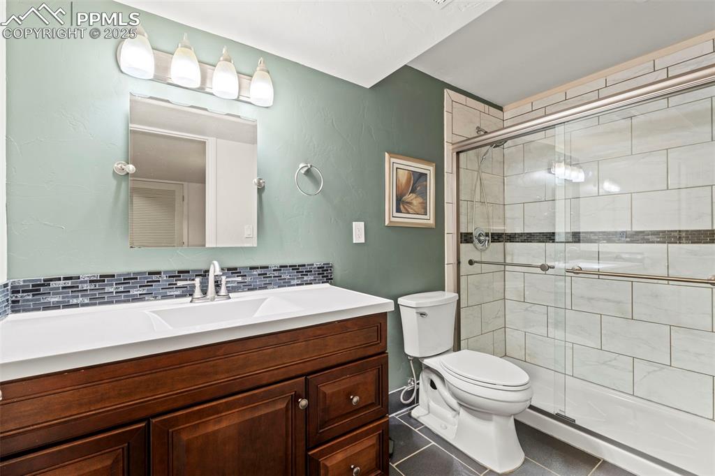 Image 35 of 46: Bathroom