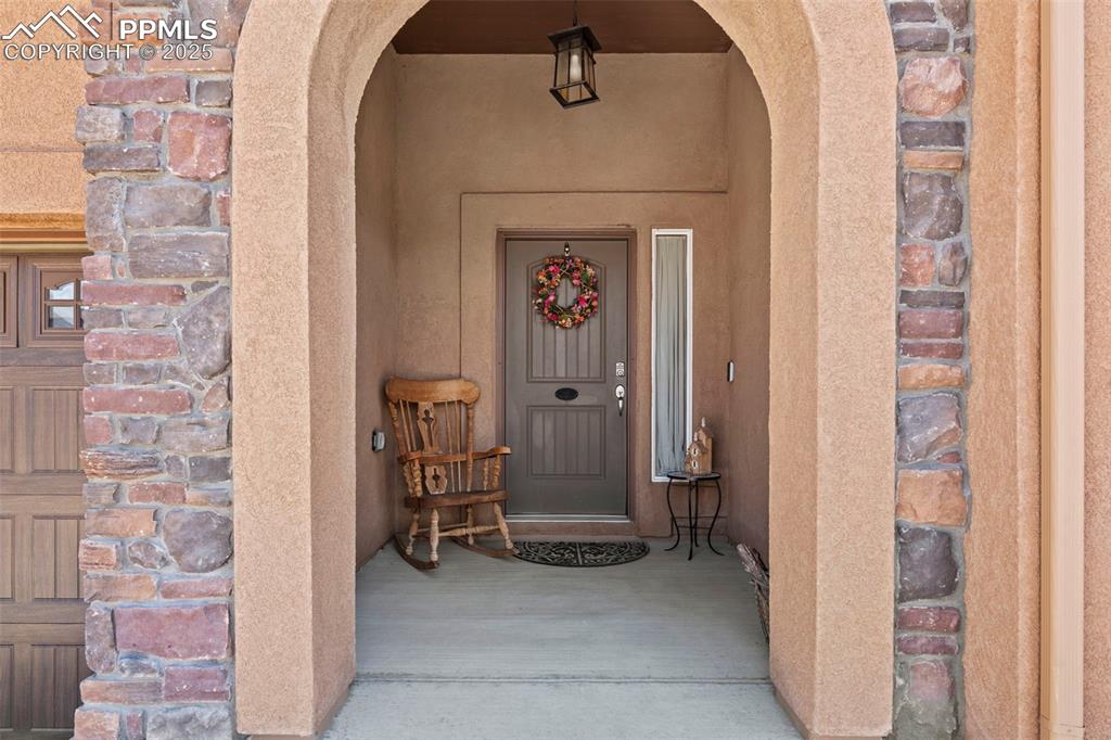 Image 4 of 46: Entry